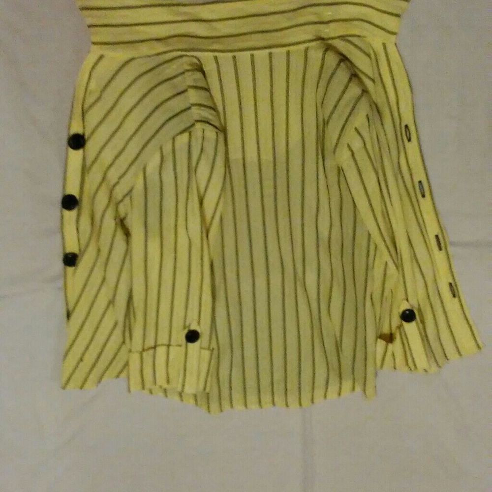Female button down top. - Picture 2 of 3